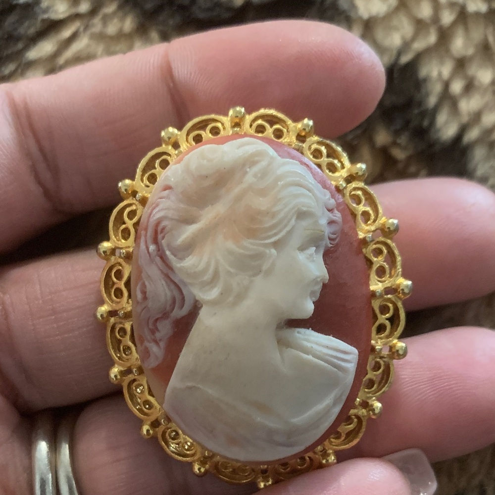 Vintage Gold and Cream Cameo Brooch